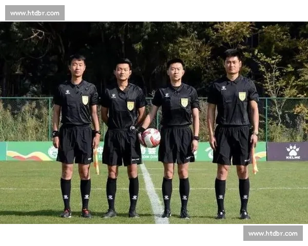 苏超铁哨柔情：高颜值裁判陆爽的微笑执法哲学